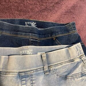 2 Pairs of Terra & Sky Women's Blue and Light Blue Pull On Jeans 0X/14W